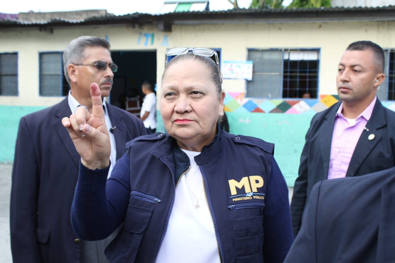 La jefa del MP, Consuelo Porras votó en la zona 4 de Mixco. (Foto Prensa Libre: Cortesía MP)
