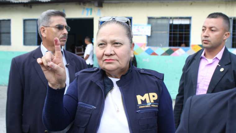 La jefa del MP, Consuelo Porras votó en la zona 4 de Mixco. (Foto Prensa Libre: Cortesía MP)