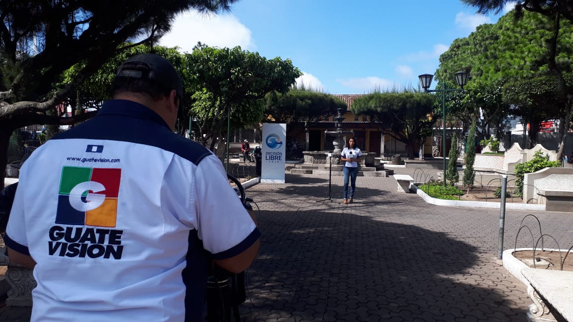 Cabildo Abierto de Prensa Libre y Noticiero Guatevisión se transmitió este lunes desde Mixco. (Foto Prensa Libre: Luis Machá)