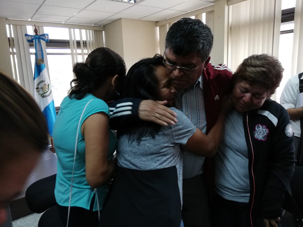El exalcalde de Chinautla, Arnoldo Medrano, fue felicitado después del fallo. (Foto Prensa Libre: Kenneth Monzón)