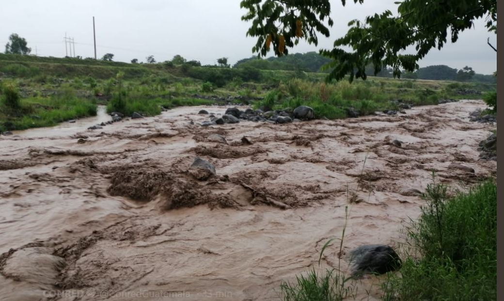 El río Samalá, en Retalhuleu, es monitoreado ante el riesgo que representa. (Foto: Conred)