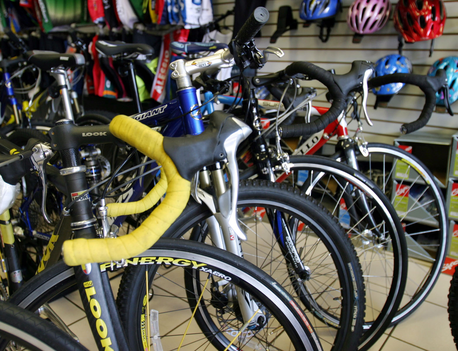 El robo de bicicletas profesional se ha incrementado, según quienes practican deporte con este tipo de vehículo.(Foto Prensa Libre: Hemeroteca PL)