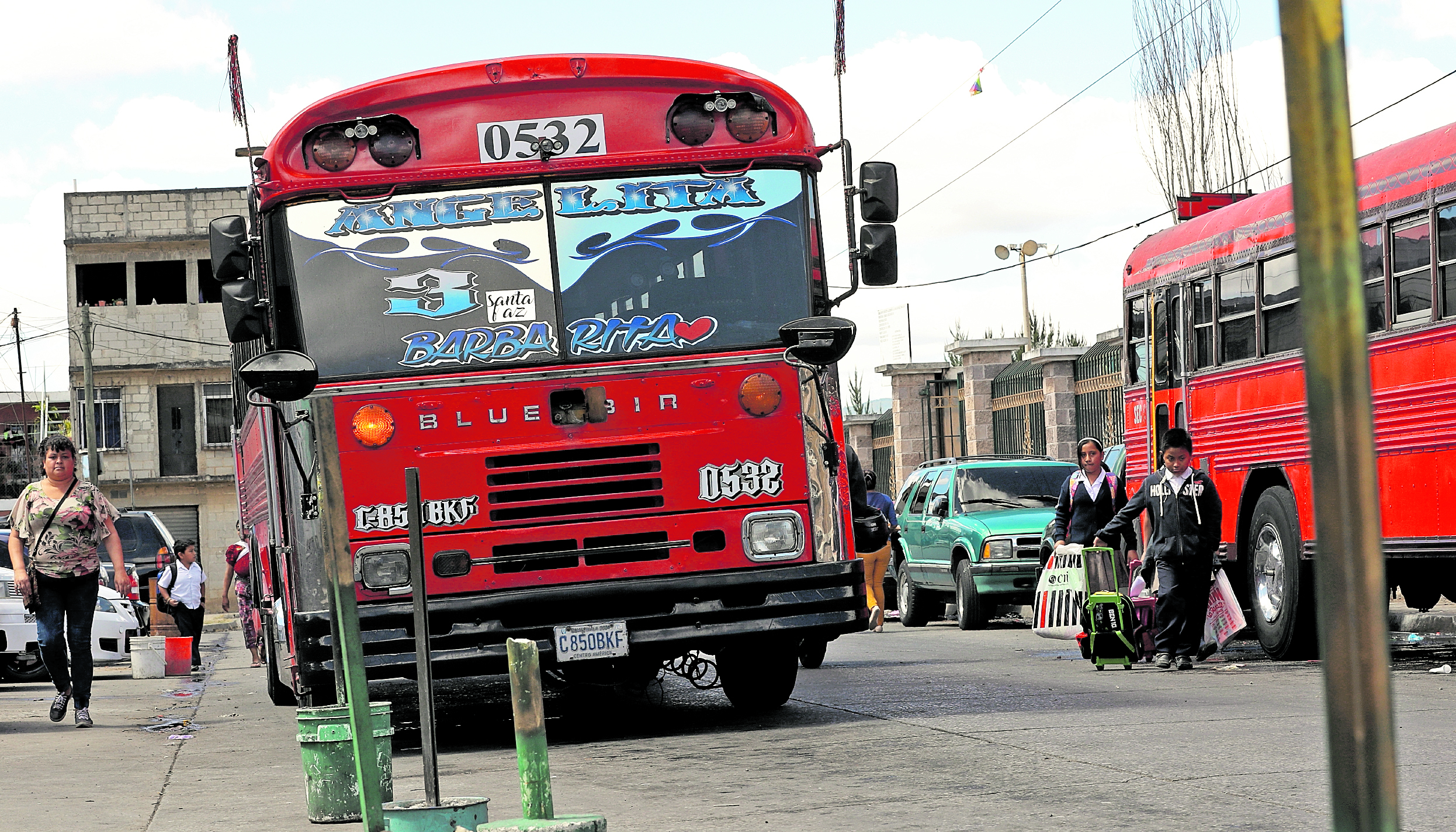 El transporte público puede funcionar pero con restricciones por la pandemia. (Foto Prensa Libre: Hemeroteca PL)