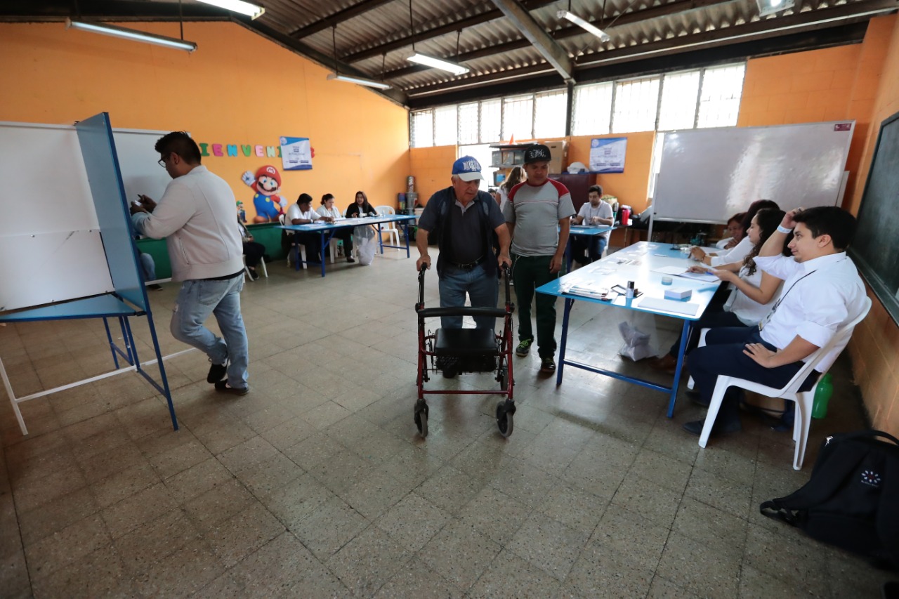 El Mineduc cederá 1 mil 907 centros educativos para que se conviertan en centros de votación este domingo. (Foto Prensa Libre: Hemeroteca PL)