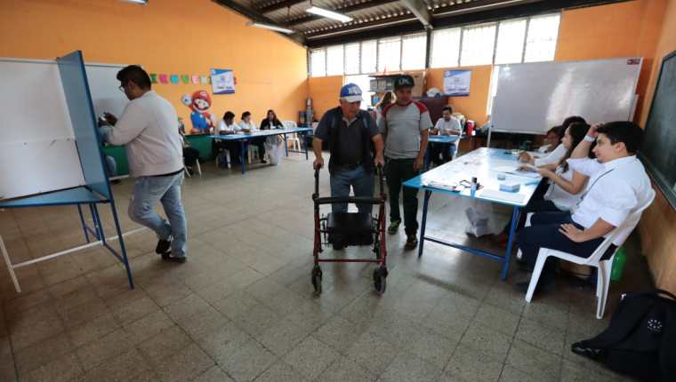 El Mineduc cederá 1 mil 907 centros educativos para que se conviertan en centros de votación este domingo. (Foto Prensa Libre: Hemeroteca PL)