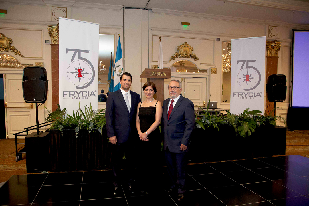 La empresa farmacéutica festejó sus 75 años de fundación, ahora al mando de la tercera generación. Foto Prensa Libre: Cortesía.