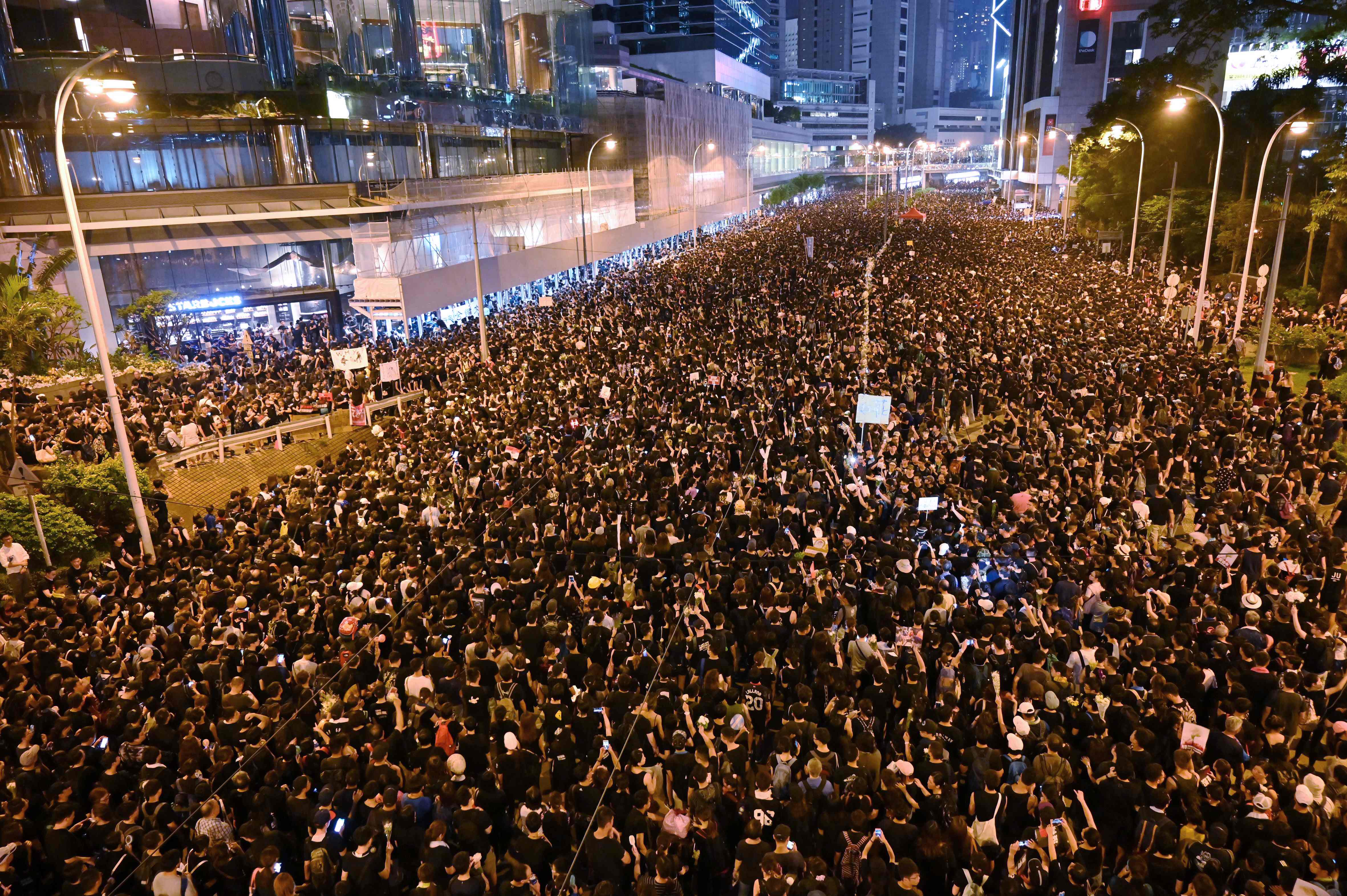 Casi "dos millones" de personas participan en protesta en Hong Kong. (Foto Prensa Libre: AFP)