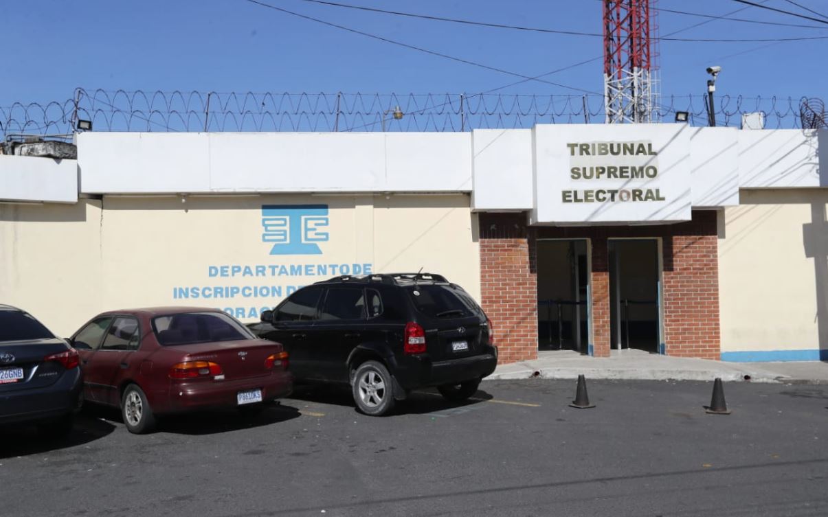 Sede de informática del Tribunal Supremo Electoral que fue allanada por el MP. (Foto Prensa Libre: Érick Ávila) 