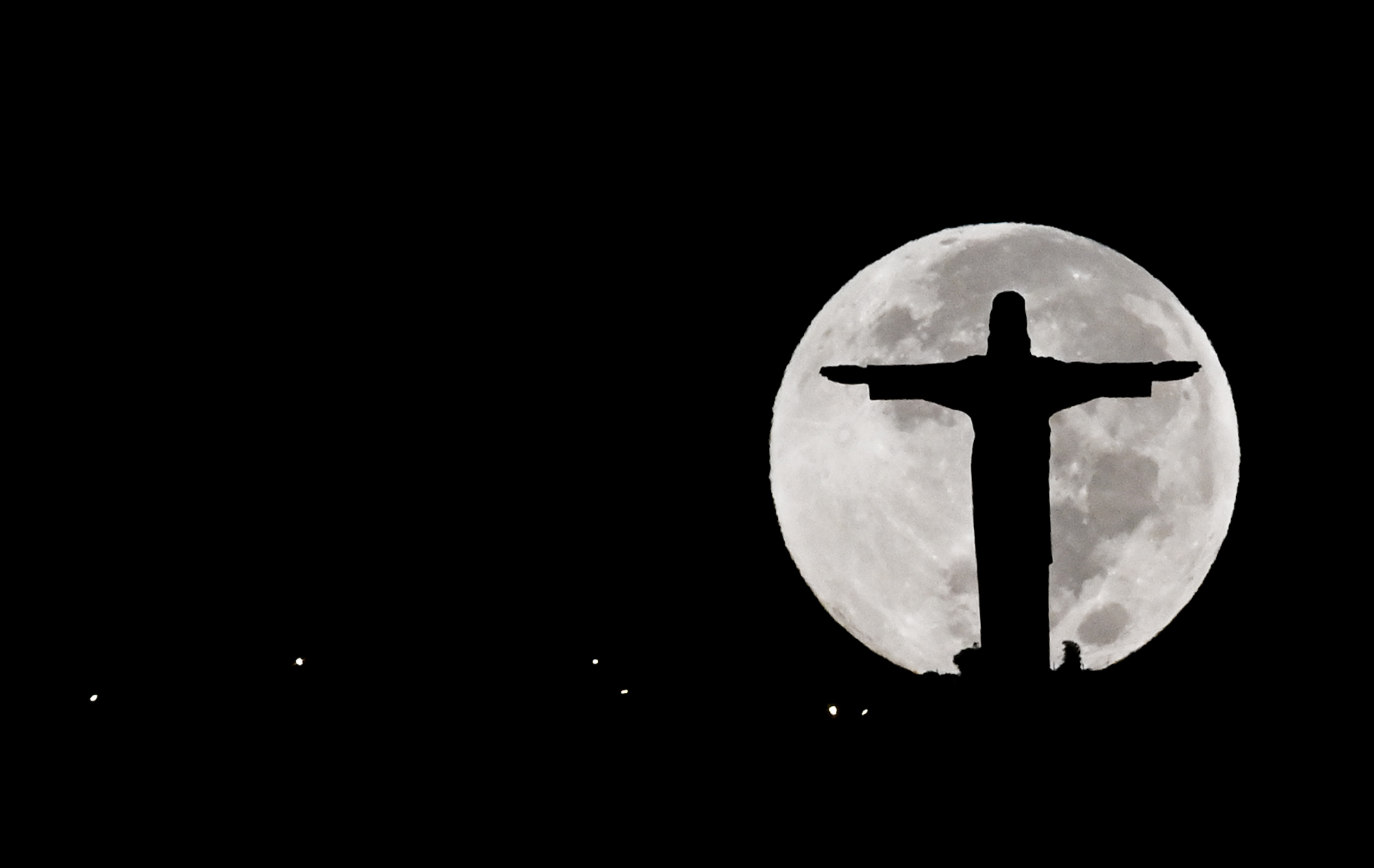 La luna de fresa también es conocida como "Luna de miel". (Foto Prensa Libre: AFP)