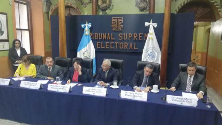 Los magistrados del Tribunal Supremo Electoral llamaron a la calma. (Foto Prensa Libre: Juan Diego González)