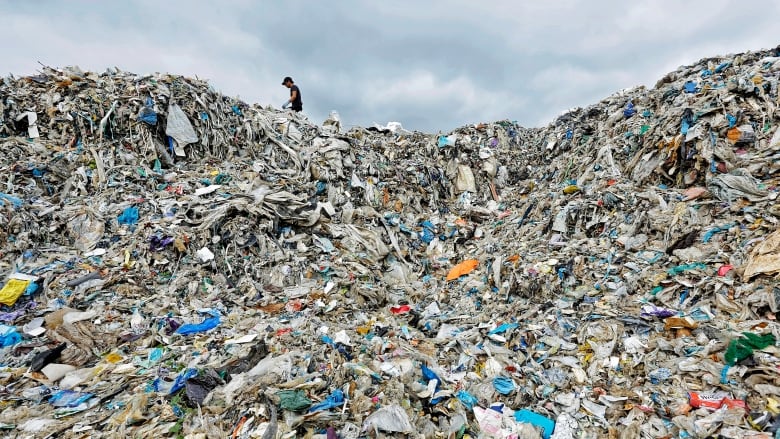 Canadá busca reducir su huella ecológica prohibiendo los plásticos que se usan una vez y se desechan. (Foto Prensa Libre: tomada de Greenpeace)