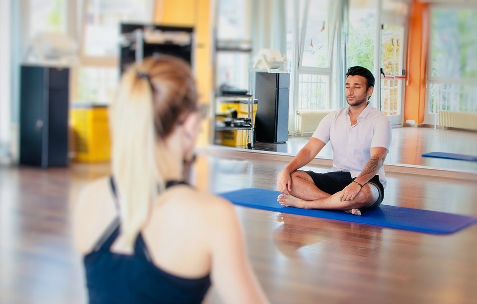 El yoga es una técnica milenaria de India que gana cada día más y más seguidores. (Foto Prensa Libre: Pixabay)