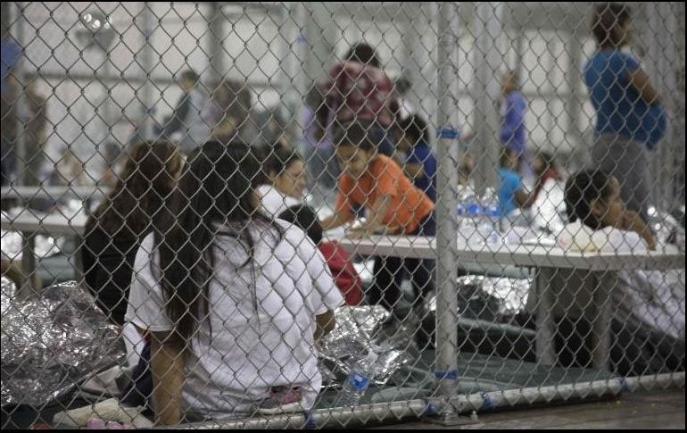 Abogados denuncian que los niños migrantes son tratados "peor que animales" en los albergues fronterizos. (Foto: AFP)