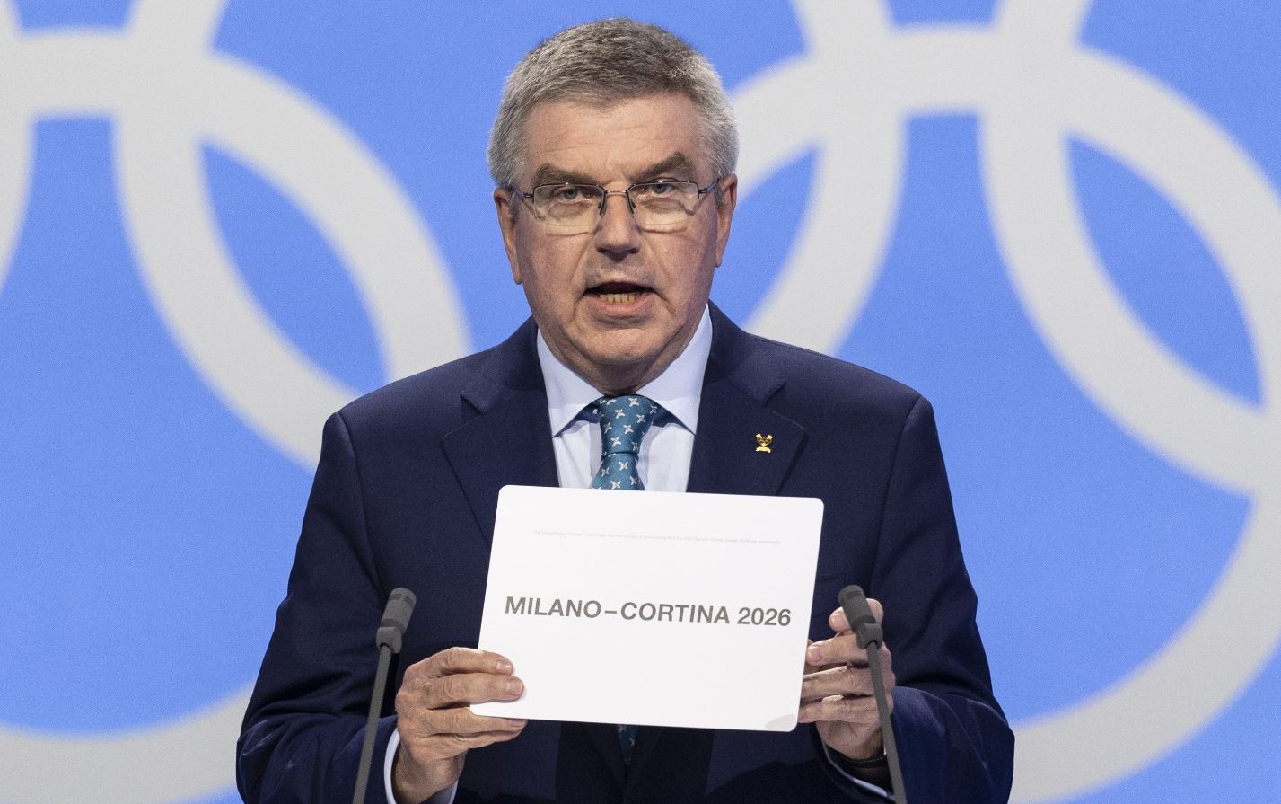 homas Bach, anuncia la candidatura de Milán-Cortina d'Ampezzo como sede de los Juegos de invierno del año 2026. (Foto Prensa Libre: EFE)