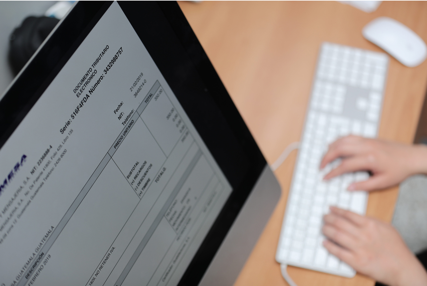 Los contadores públicos y auditores, así como los abogados y notarios, serán nuevas personas obligadas por la IVE a reportar sus transacciones, según la nueva disposición. (Foto Prensa Libre: Hemeroteca PL)