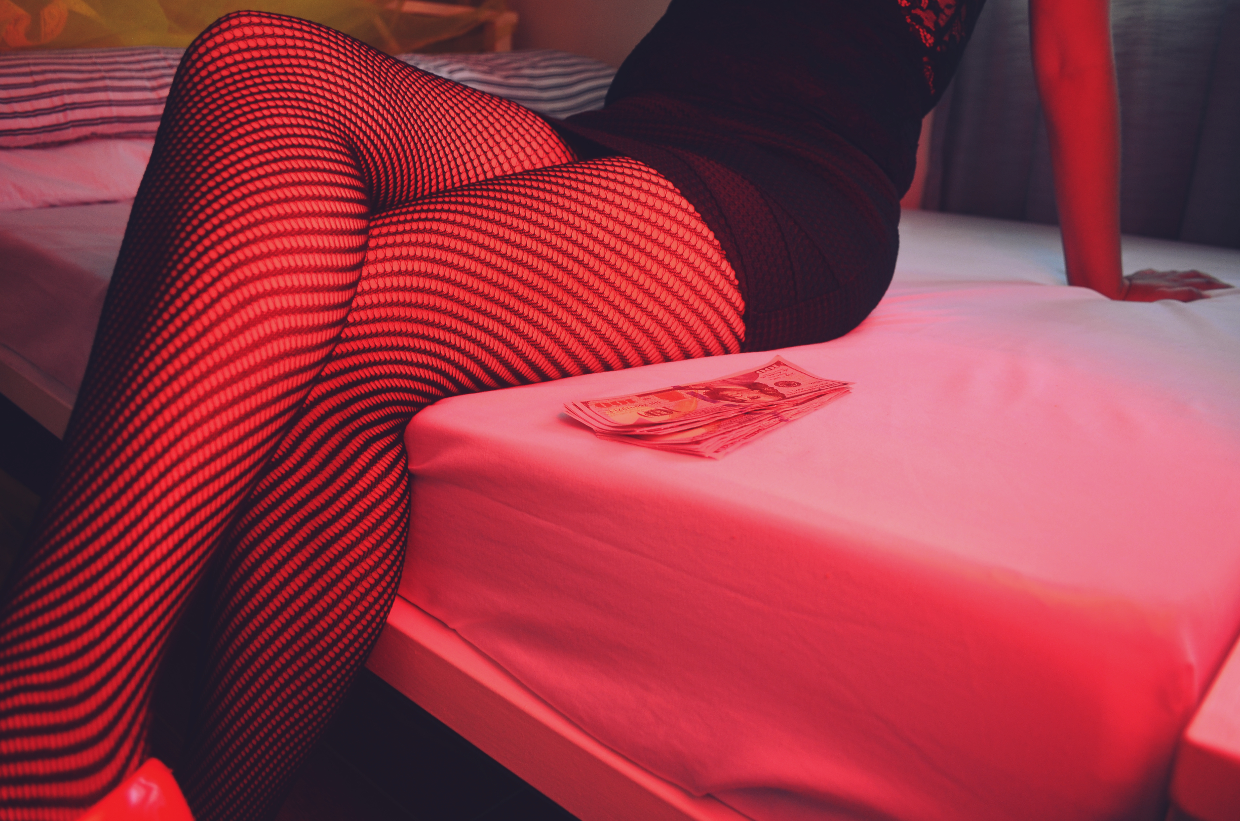 Internet ha hecho desaparecer la prostitución callejera. Se estima que en Francia dos tercios del total de la prostitución. (Foto Prensa Libre: Servicios)