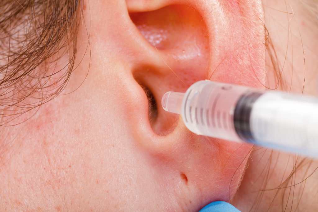Derribando mitos: Cuándo y cómo limpiarse los oídos - Clínica INDISA -  Clínica de familia