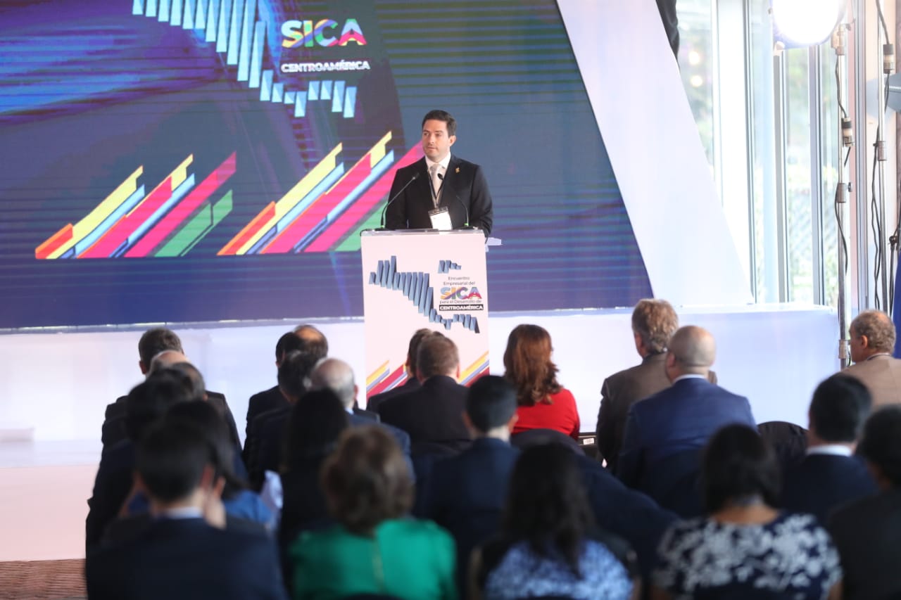 Eduardo Girón, presidente de Fecaica, dijo que es el momento de la integración centroamericana, en la inauguración de la Cumbre Empresarial del Sica. (Foto Prensa Libre: Esbin García)