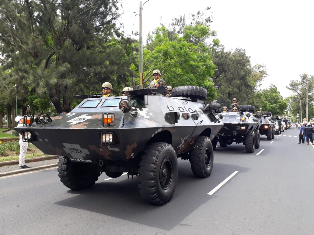 Vehículos blindados también participaron en el desfile del Día del Ejército en su recorrido por la Avenida Las Américas y posteriormente en la Avenida La Reforma (Foto Prensa Libre: Ejército de Guatemala)