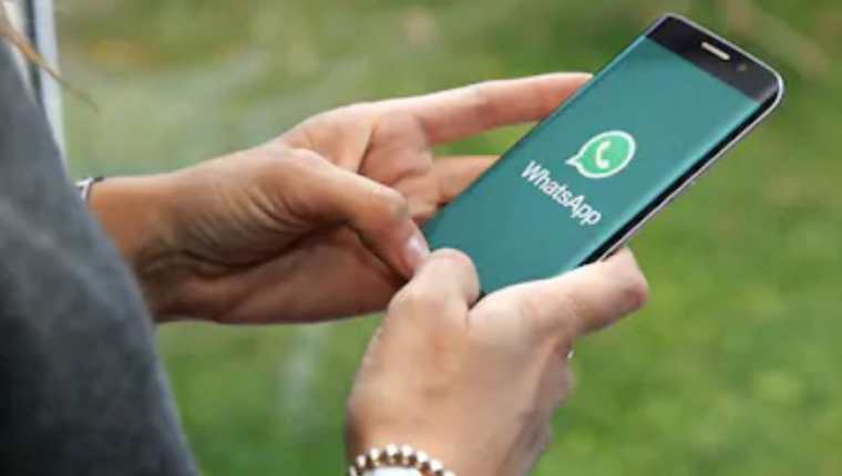 WhatsApp trabaja en función que permita comparte estados en varias redes sociales. (Foto Prensa Libre: Servicios)