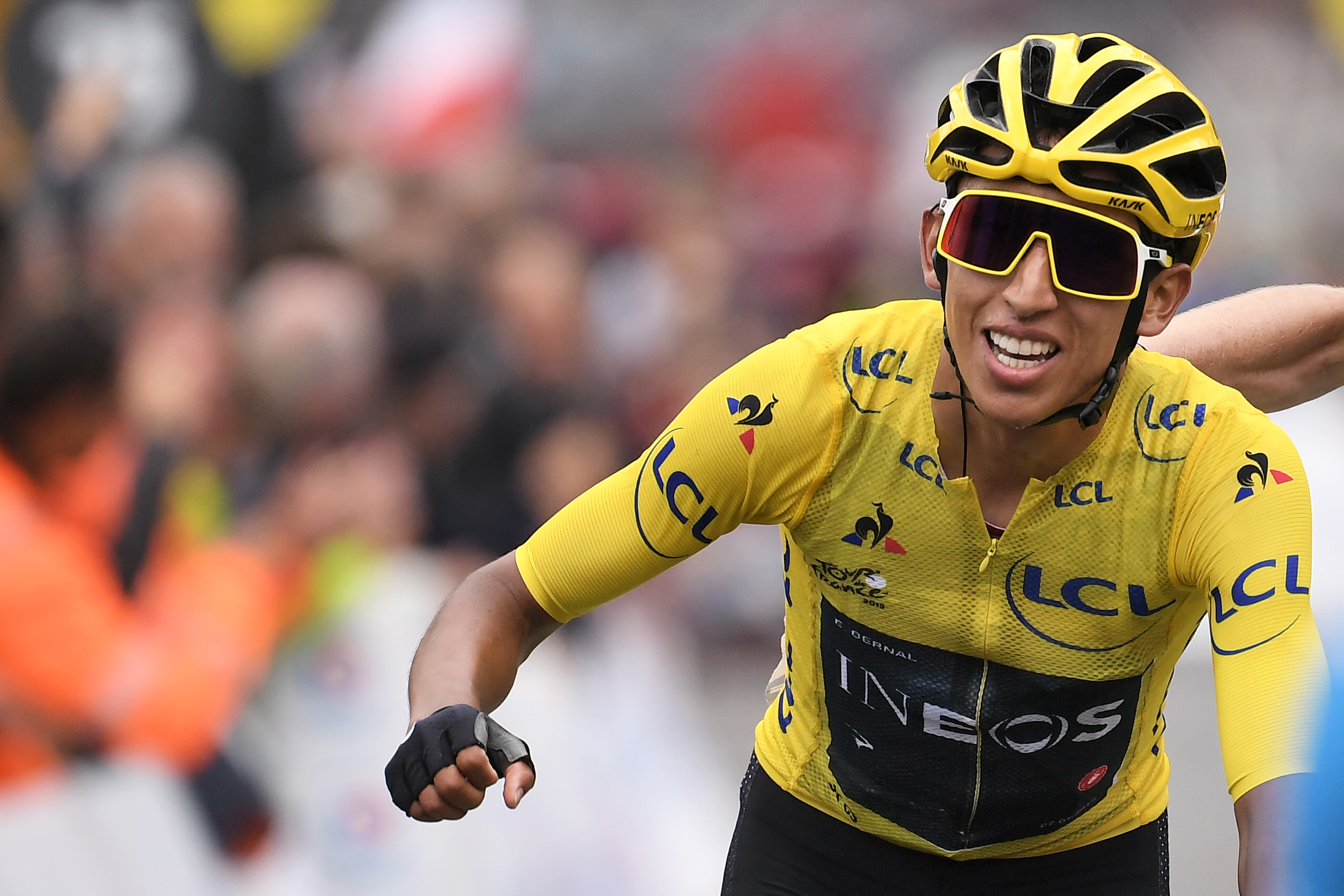 Egan Bernal se encuentra cerca de ganar el Tour de Francia. (Foto Prensa Libre: AFP)