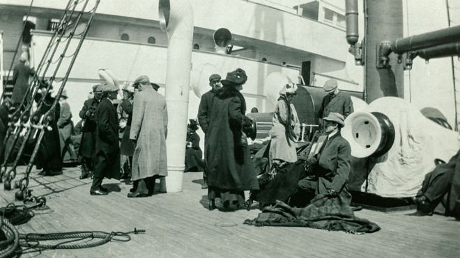 Sobrevivientes del Titanic a bordo del RMS Carpathia, que los rescató. GETTY IMAGES.