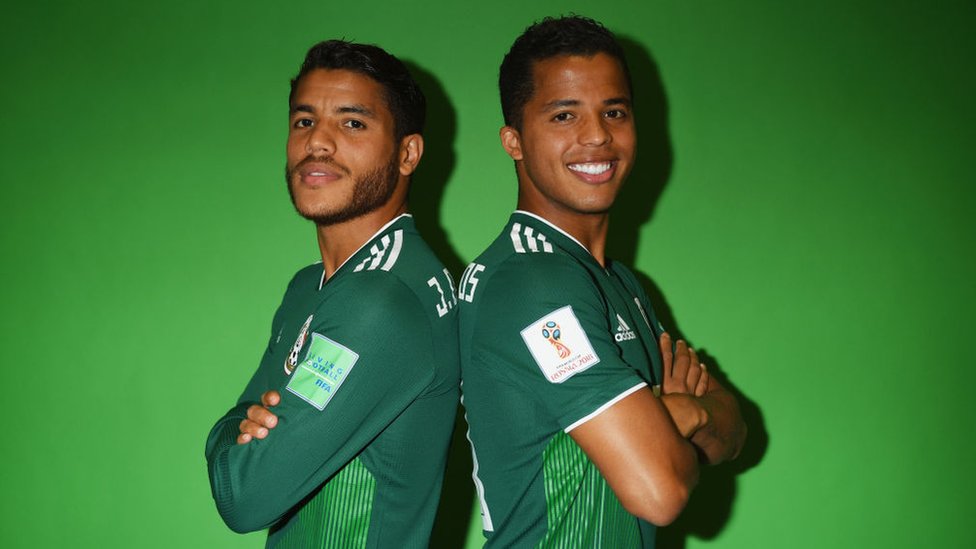 Jonathan y Giovani dos Santos han sido seleccionados mexicanos desde los niveles juveniles. (Foto Prensa Libre: Getty Images)