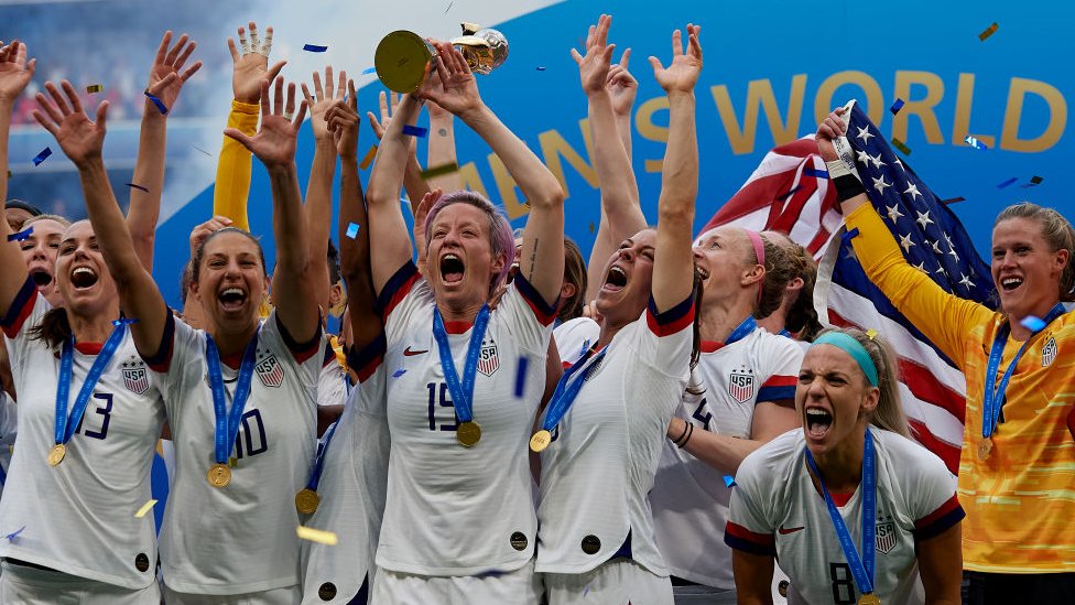 Las campeonas estadounidenses de fútbol no solo generaron polémica en la cancha. (Foto:Getty Images)