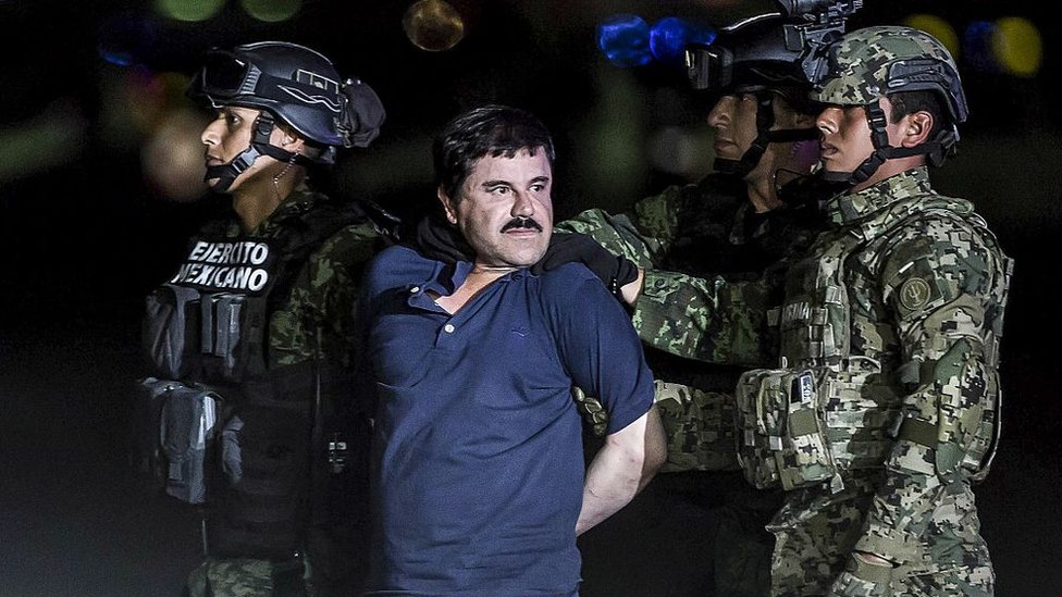 Joaquín Guzmán Loera, más conocido como El Chapo, fue condenado a cadena perpetua y 30 años de prisión por los delitos de narcotráfico y lavado de dinero. Foto:Getty Images