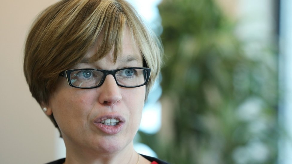 Las investigaciones podrían verse obstaculizadas si la policía no puede rastrear a los delincuentes a través de la red, advirtió la directora ejecutiva de Europol, Catherine De Bolle. Foto:Reuters