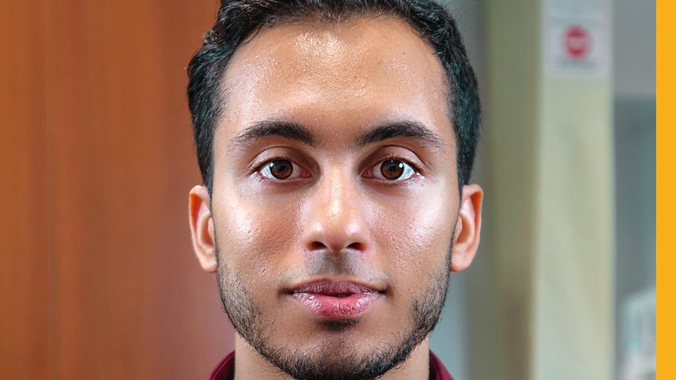 Este joven británico dice que le gustaría revertir su circuncisión. (Foto Prensa Libre: BBC)