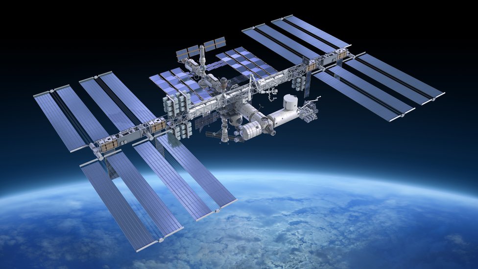 Según la agencia espacial rusa, Roscosmos, la probabilidad de un impacto de basura contra la Estación Espacial Internacional (EEI) se incrementó en un 5% luego del ensayo de armas anti satélite realizado por India en marzo de este año. (Foto Prensa Libre: Getty Images)