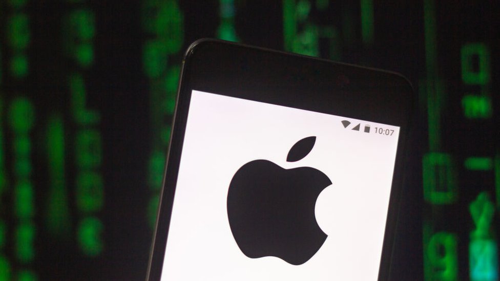 Apple recomendó a sus usuarios actualizar sus dispositivos móviles. (Foto Prensa Libre: Getty Images)