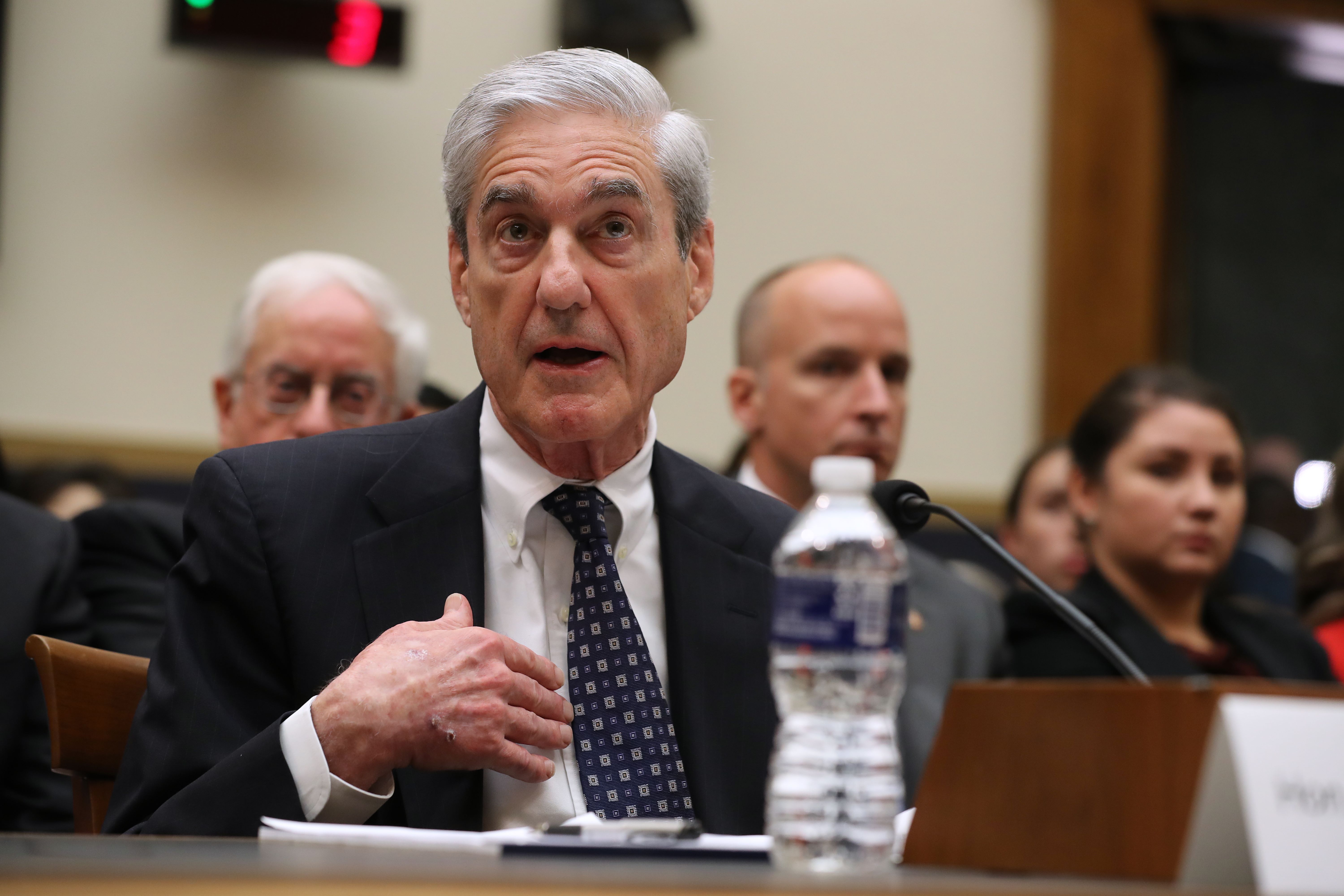 El exdirector del FBI Robert Mueller testifica en el Comité de Justicia para responder sobre ls investigaciones de una supuesta injerencia rusa. (Foto Prensa Libre AFP)
