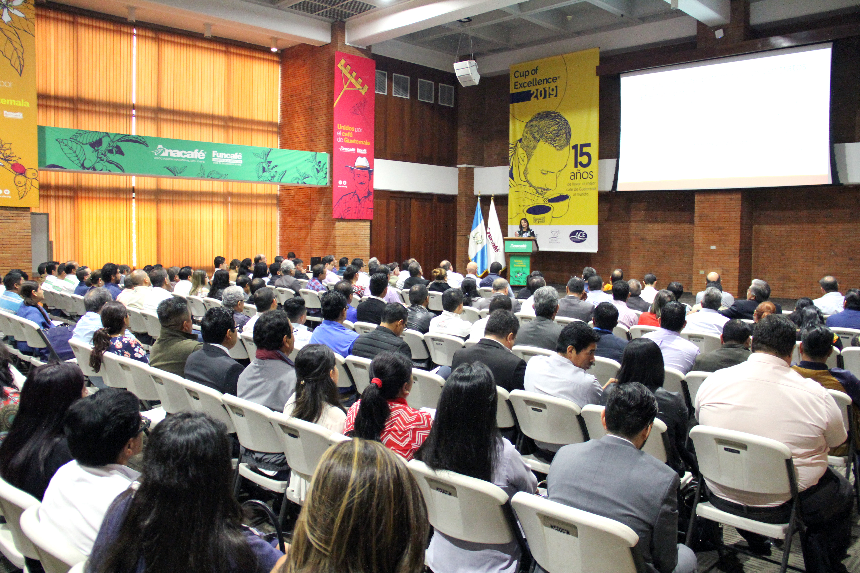 Anacafé llevó a cabo un seminario sobre cómo aplicar el trabajo a tiempo parcial en el sector cafetalero. (Foto Prensa Libre: Cortesía)