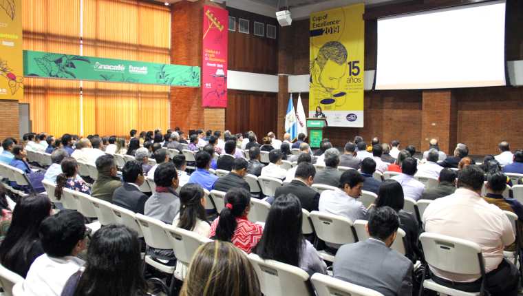 Anacafé llevó a cabo un seminario sobre cómo aplicar el trabajo a tiempo parcial en el sector cafetalero. (Foto Prensa Libre: Cortesía)