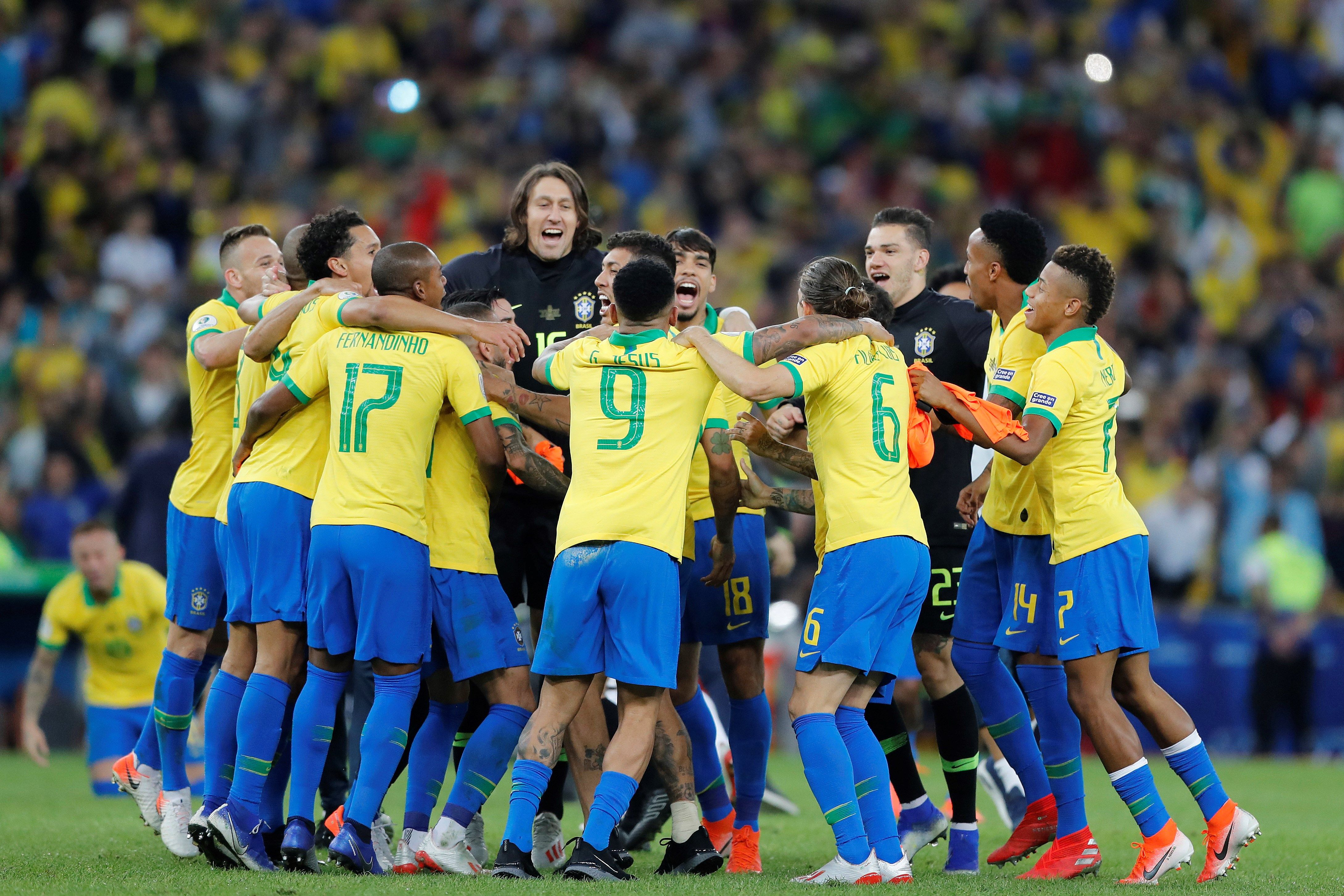 Los jugadores brasileños celebran el triunfo de su seleción en la Copa América. (Foto Prensa Libre: EFE)