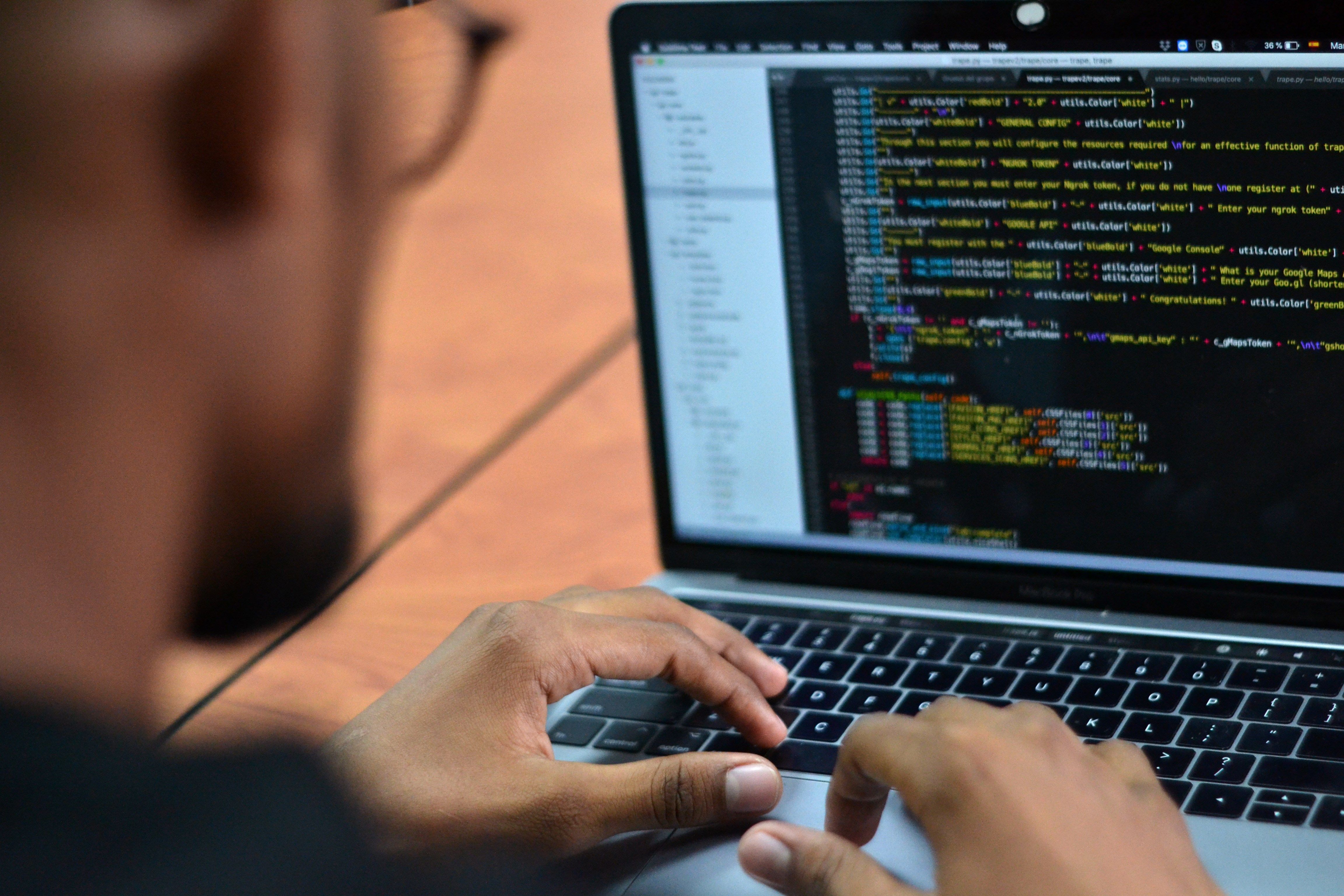 Hackers informáticos se ponen a la búsqueda de persona desaparecidas por iniciativa del Instituto Nacional de Ciberseguridad de Guatemala. (Foto Prensa Libre: EFE)