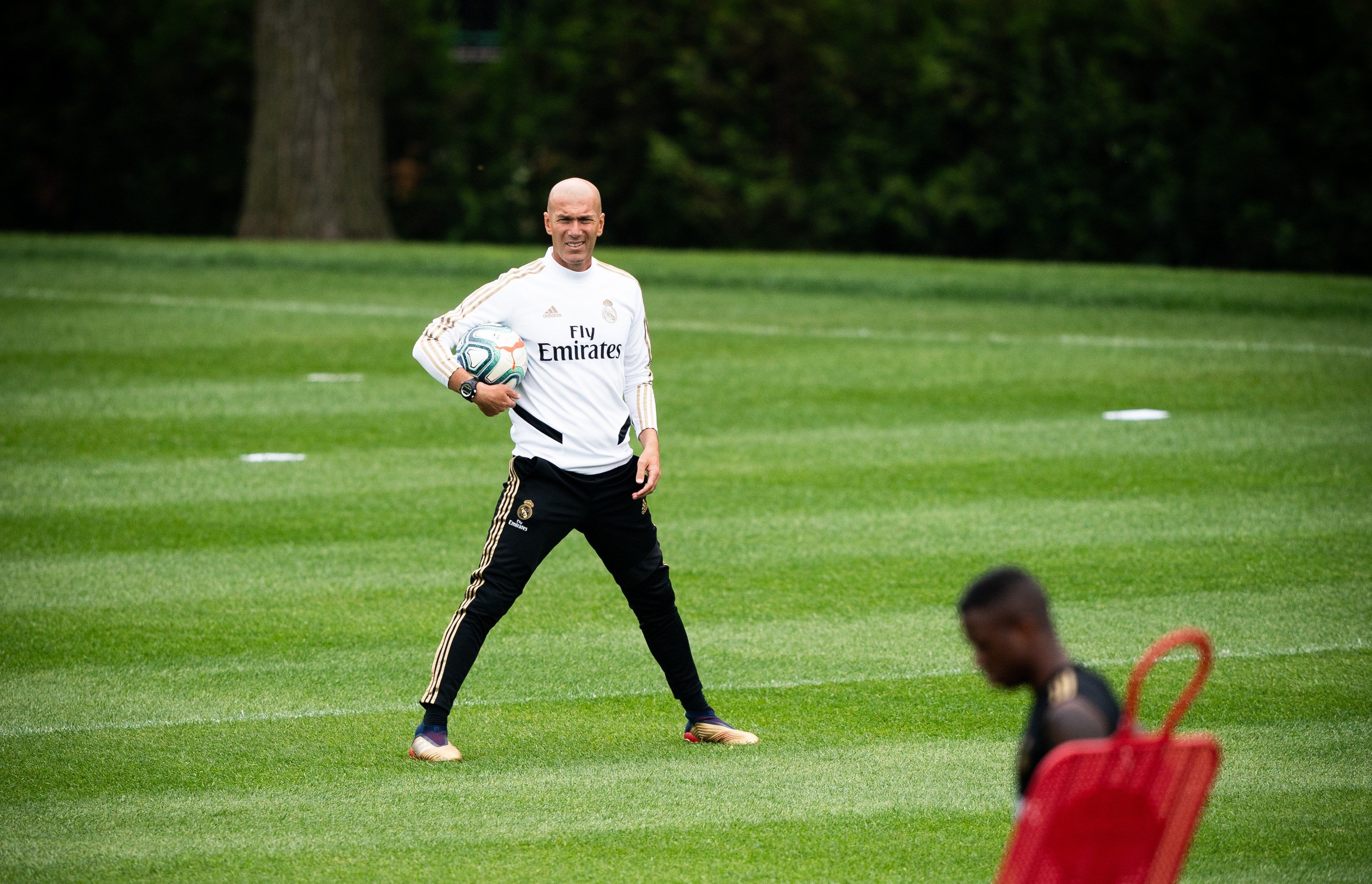 El técnico Zinedine Zidane se reintegró a la pretemporada del Real Madrid. (Foto Prensa Libre: EFE)