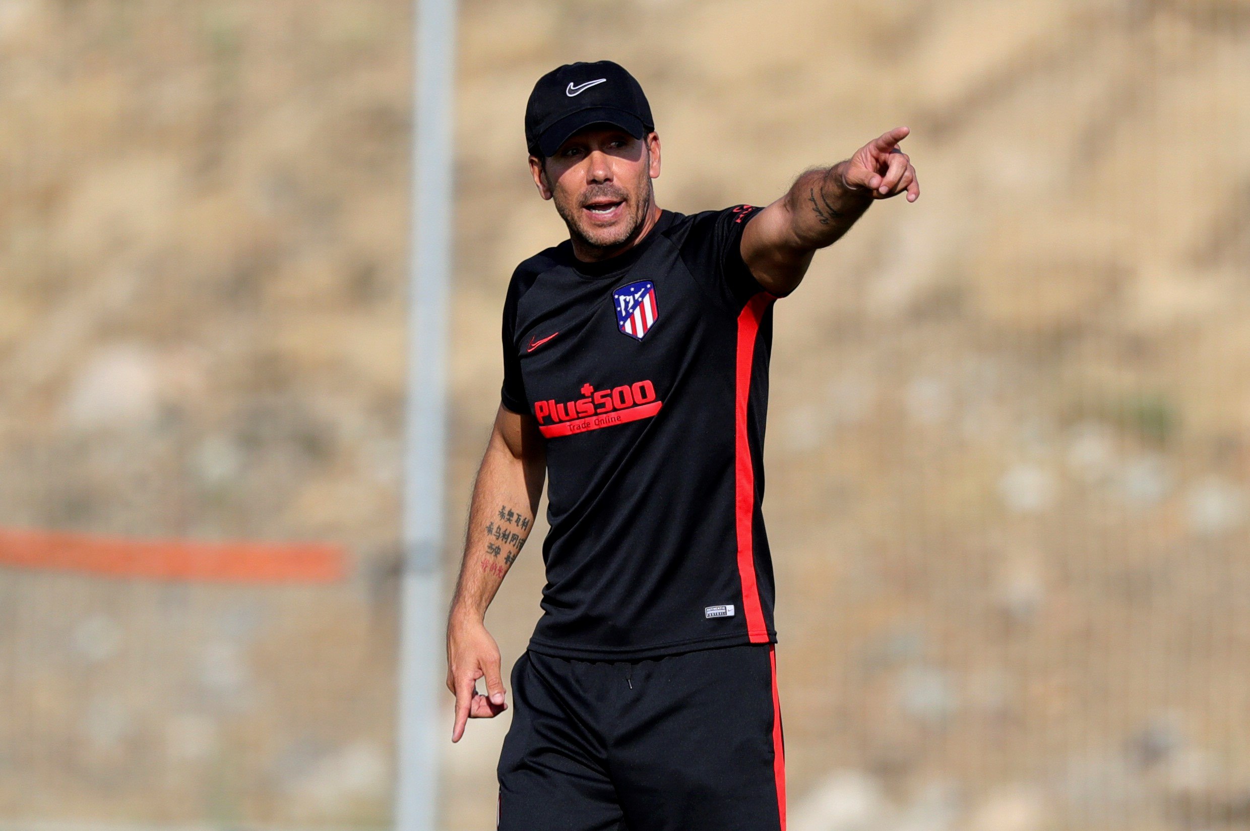 Diego Simeone durante uno de los entrenamientos del Atlético de Madrid. (Foto Prensa Libre: EFE)