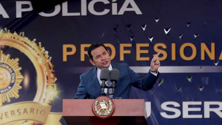 El presidente Jimmy Morales defiende la decisión de aceptar ser "tercer país seguro". (Foto Prensa Libre: EFE)