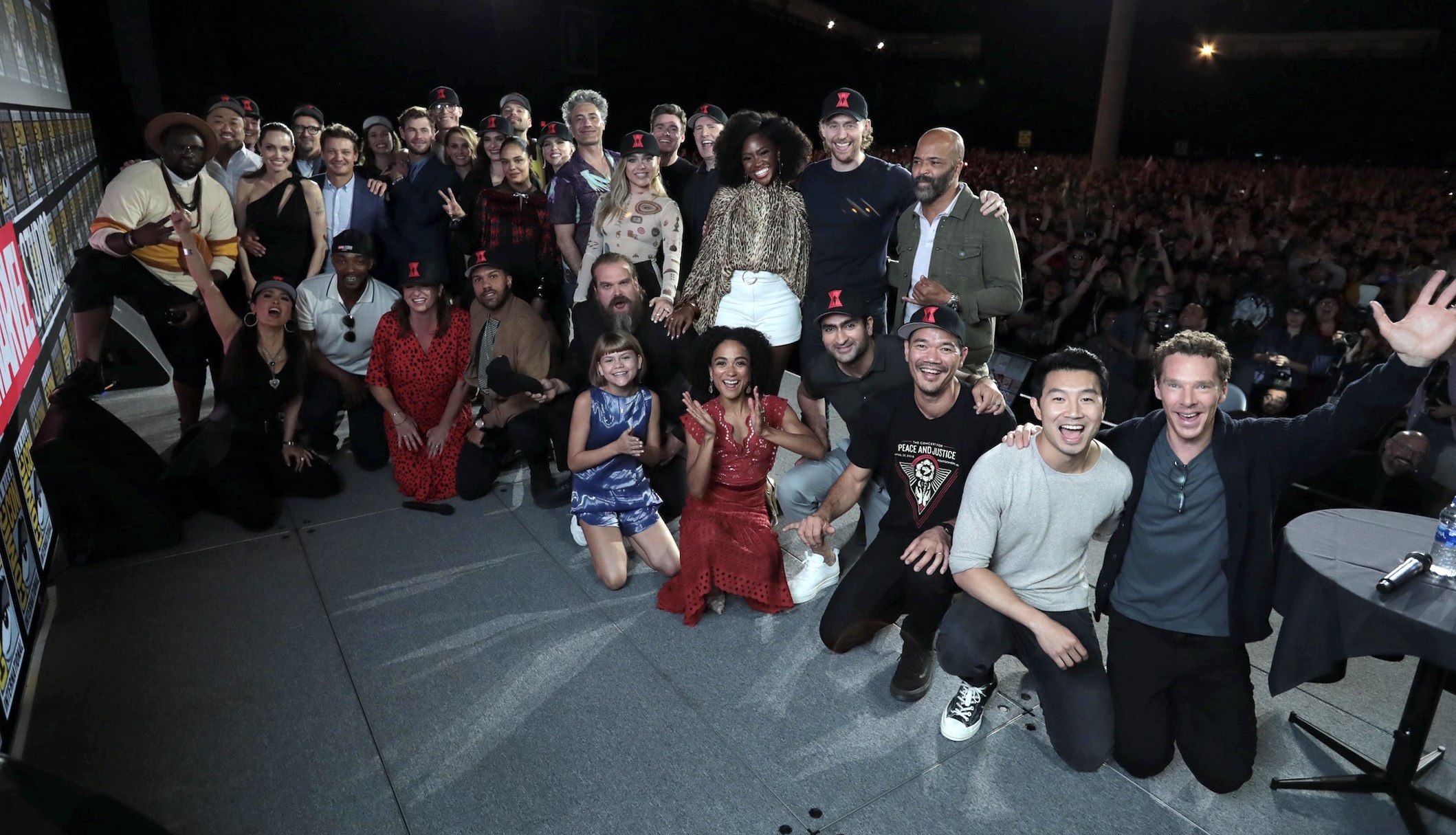 Estrellas del universo cinematográfico de Marvel posando tras su evento en la Comic-Con este sábado en San Diego (EE.UU.). (Foto Prensa Libre: EFE)