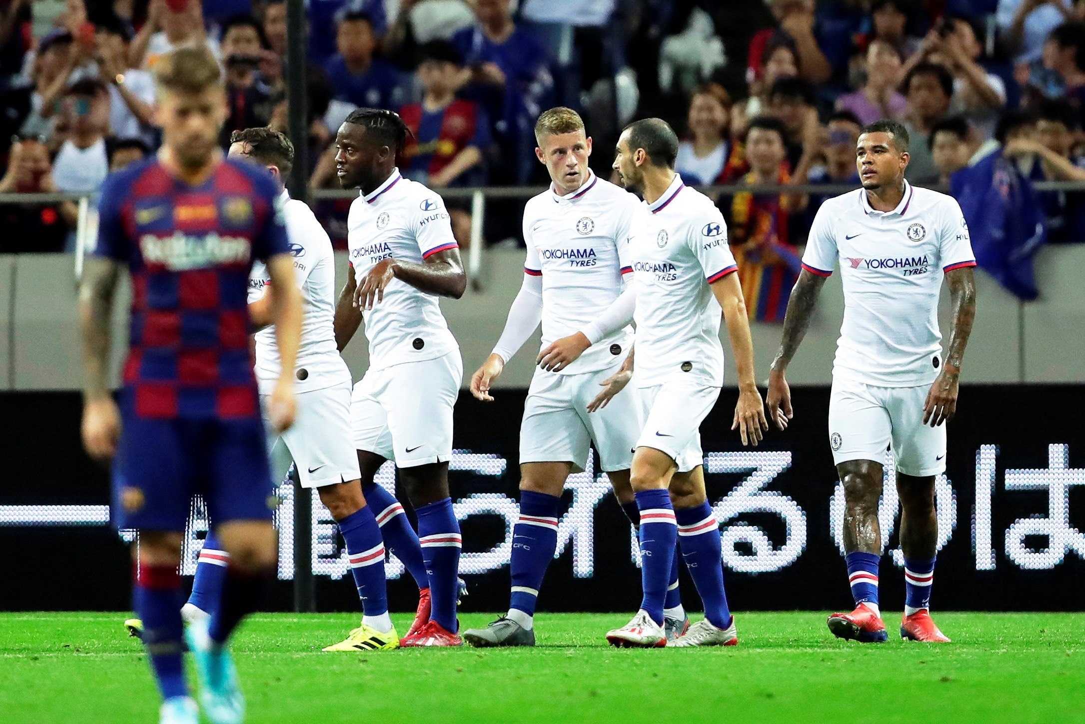 El equipo español Barcelona cae 2-1 ante el Chelsea en amistoso. (Foto Prensa Libre: EFE) 
