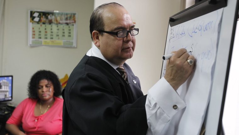 El juez Villatoro fue denunciado por el MP por inconformidad en sus resoluciones. (Foto Hemeroteca)