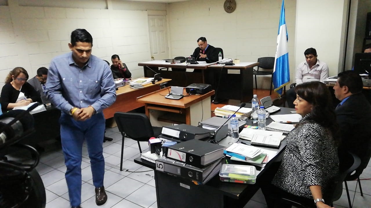 Jabes Meda durante la audiencia en el Tribunal Séptimo Unipersonal Penal. (Foto Prensa Libre: Keneth Monzón).