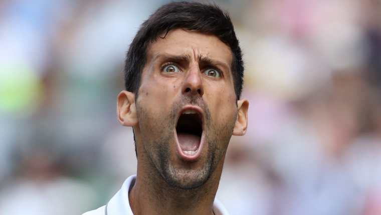 El tenista serbio Novak Djokovic celebra el pase a la final de Wimbledon. (Foto Prensa Libre: AFP)