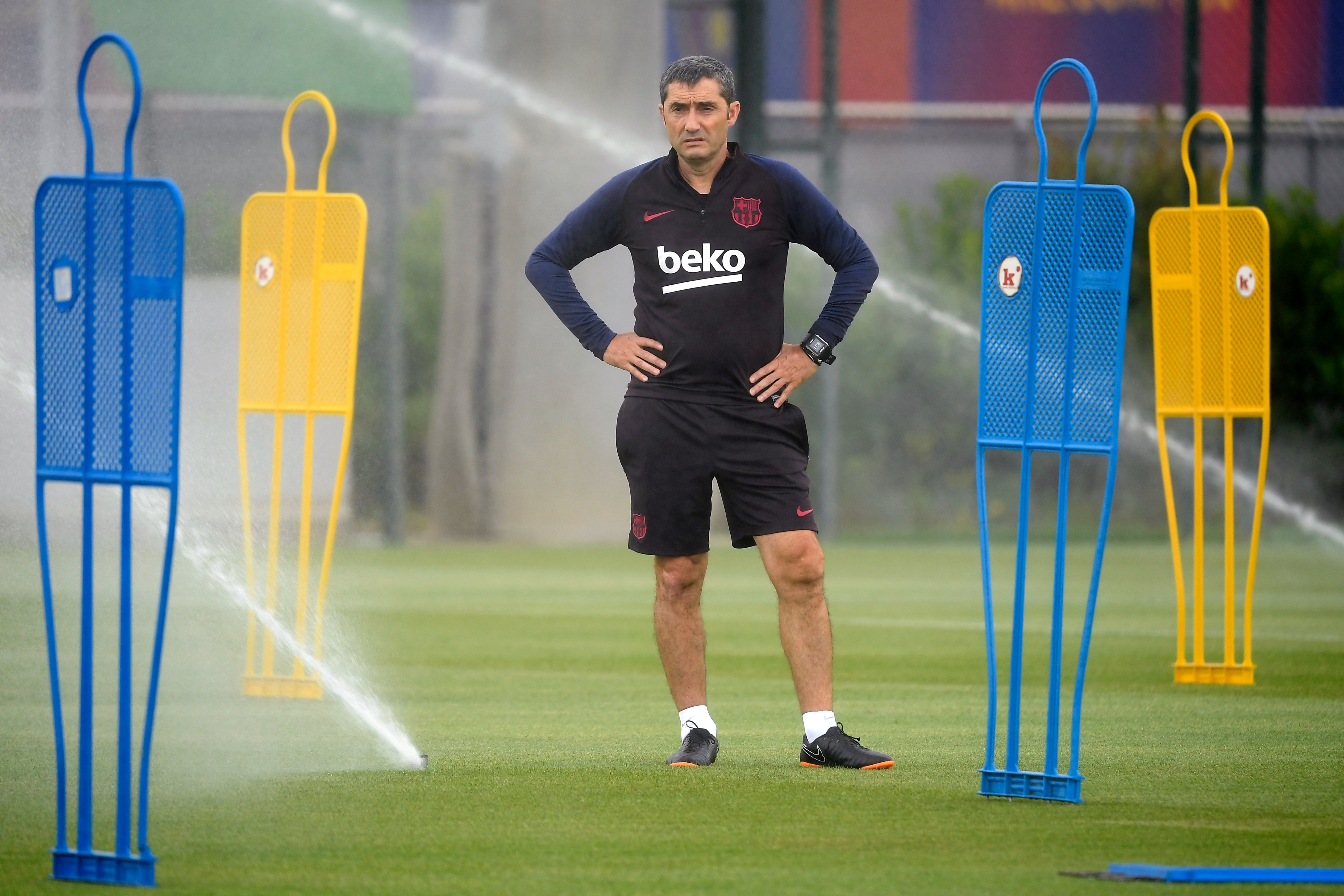 El entrenador del Barcelona, Ernesto Valverde, solo cuenta con Griezmann como delantero para enfrentar al Betis. (Foto Prensa Libre: AFP)