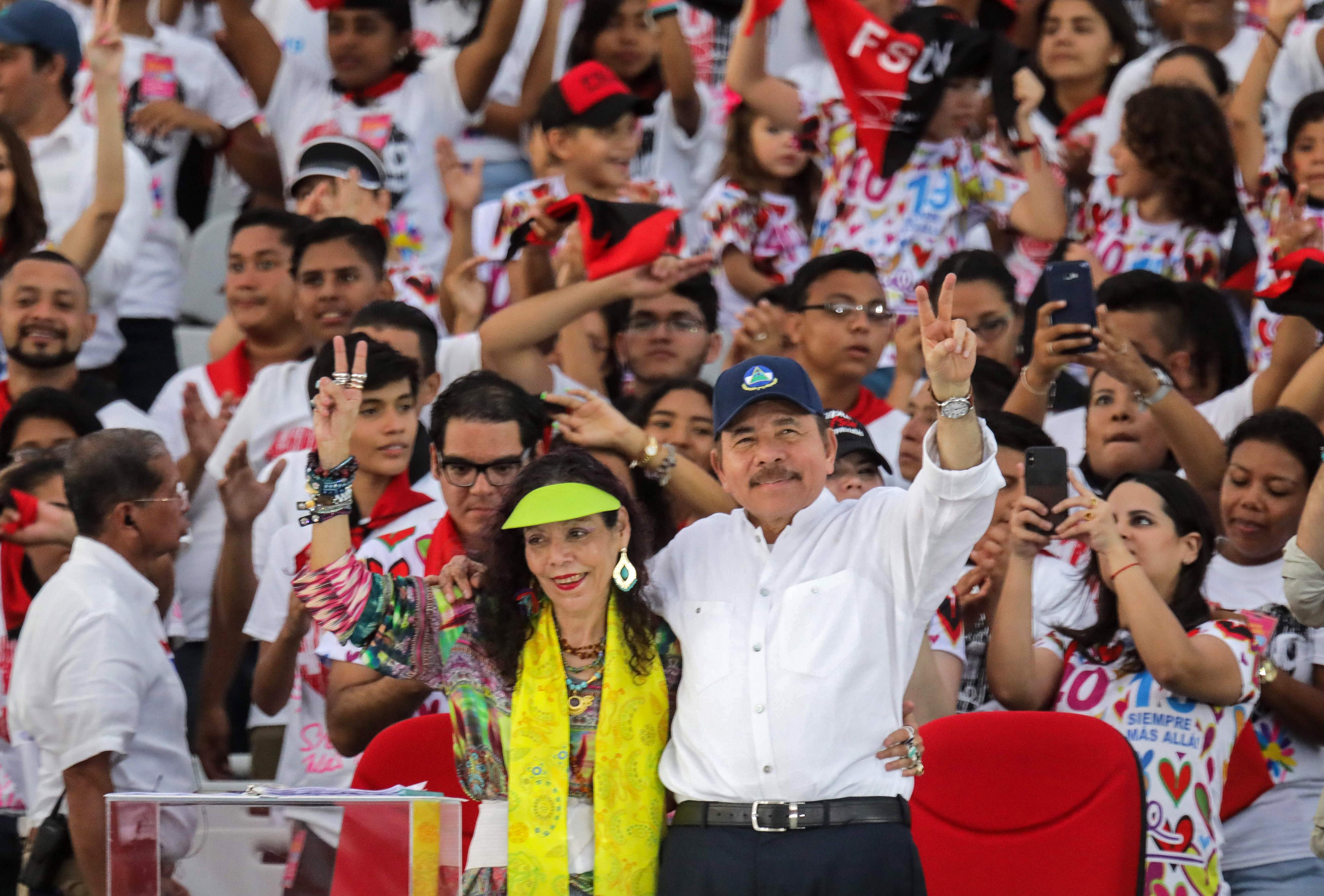 El presidente de Nicaragua, Daniel Ortega, y su esposa, la vicepresidenta Rosario Murillo. (Foto Prensa Libre: AFP)
