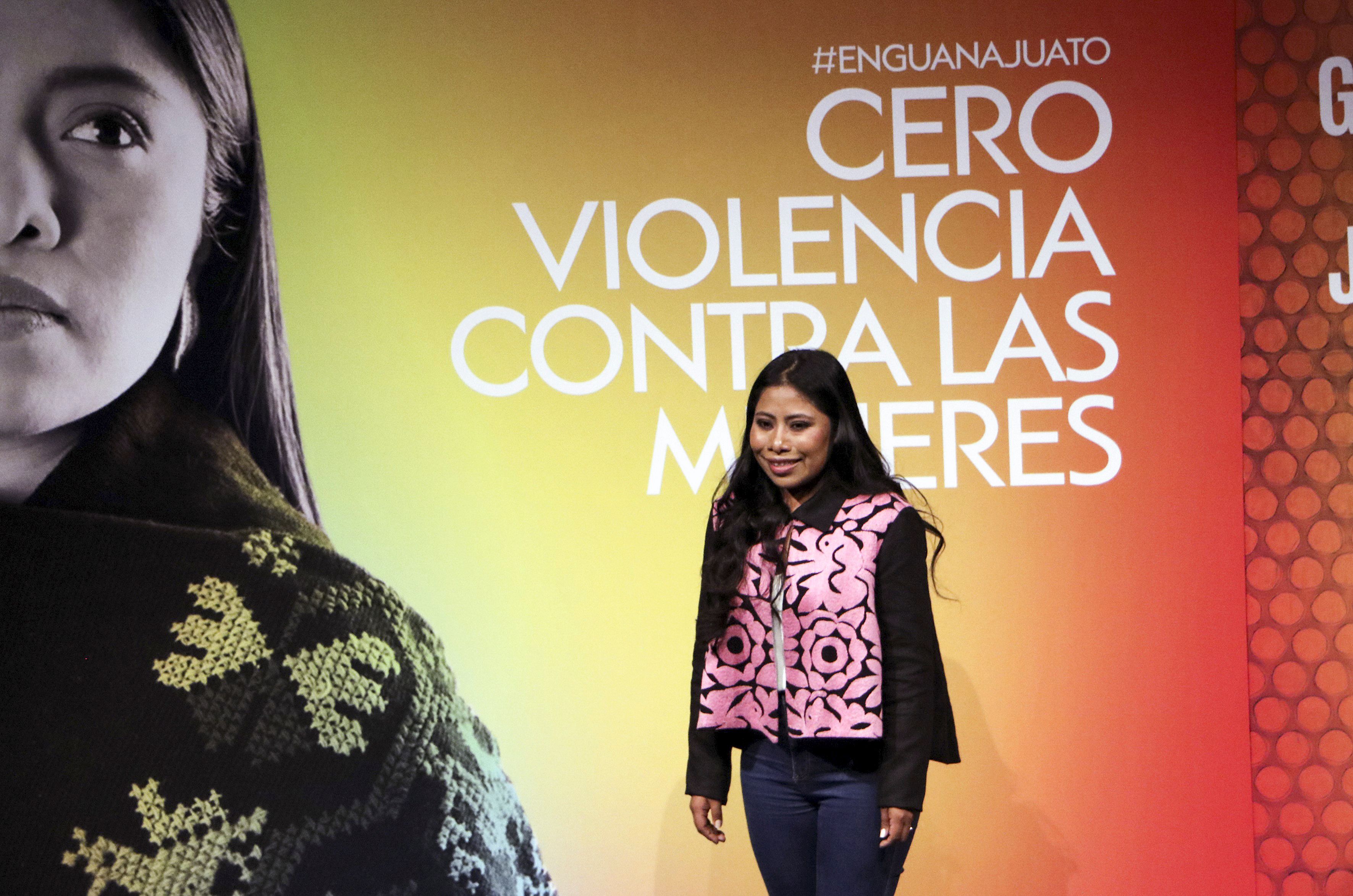 El mensaje de Yalitza Aparicio no es solo para quienes han sido víctimas, sino que también habla a los generadores de violencia. (Foto Prensa Libre: AFP)
