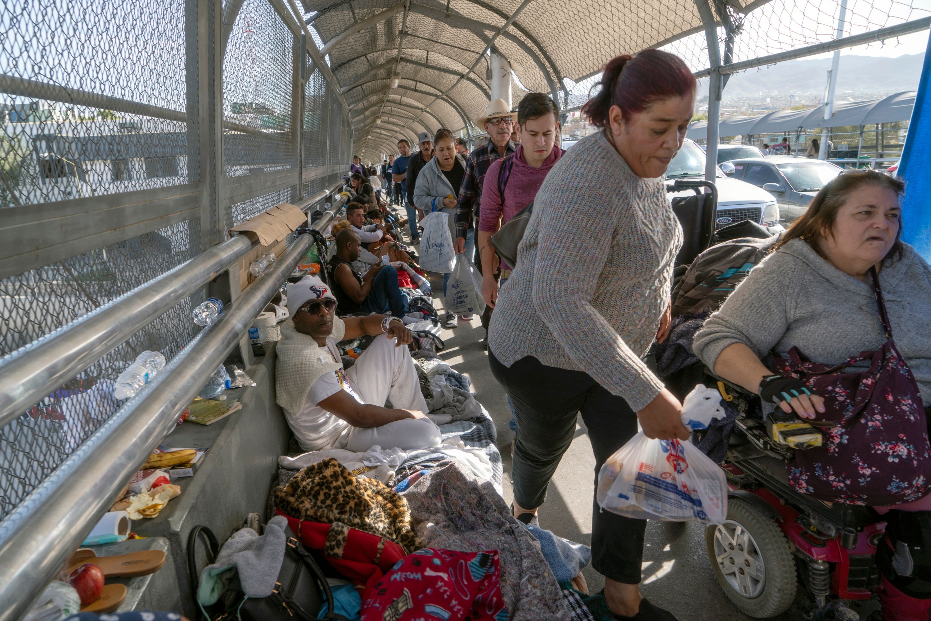 La propuesta del presidente de los Estados Unidos es que los migrantes permanezcan en un tercer país, mientras resuelven su solicitud de asilo. (Foto Prensa Libre: AFP)